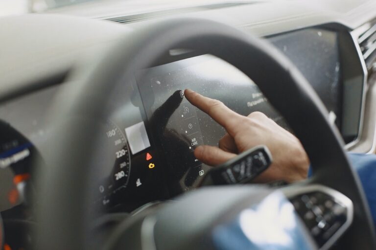 Jakie awarie mogą spowodować nagłe unieruchomienie pojazdu na autostradzie?